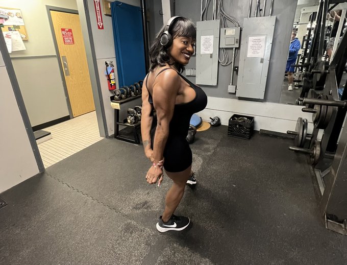Packing on some muscle !! I can&rsquo;t wait to share my progress while I prep for my return on the pro stage<a href="/tag/fitness"class="tags"><span>#fitness</span></a><a href="/tag/ifbbpro"class="tags"><span>#ifbbpro</span></a><a href="/tag/sessiongirls"class="tags"><span>#sessiongirls</span></a><a href="/tag/musclefetish"class="tags"><span>#musclefetish</span></a>