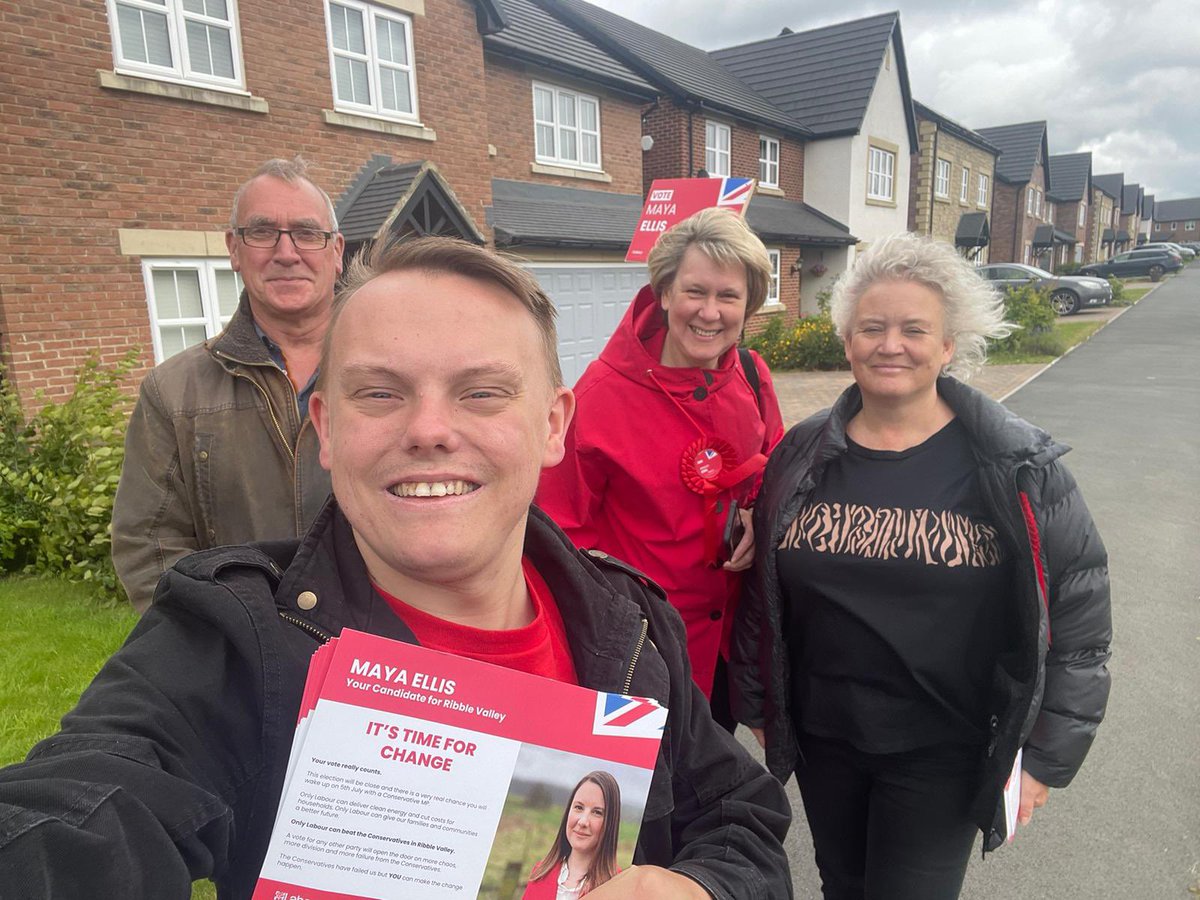 hindleanna's tweet image. Double canvass session today working hard towards a Labour victory for Lorraine Beavers and Maya Ellis. Two inspiring women who will make authentic caring MPs 🌹 with @MatthewBrownLab @valeriewise100 @connord_291