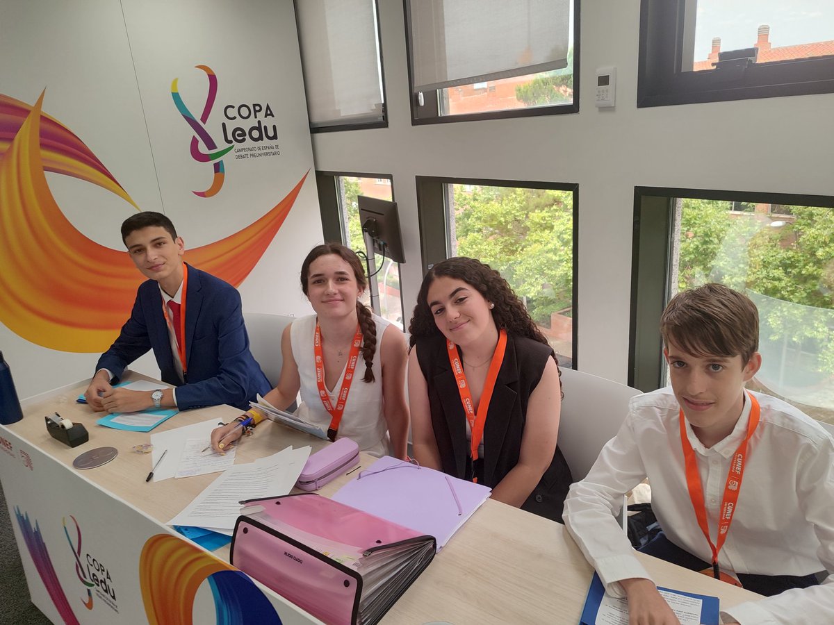 Hoy y mañana nuestro equipo de debate se presenta al Campeonato de España preuniversitario Copa Ledu formado por los campeones regionales de debate de nuestras Comunidades Autónomas. ¡Qué orgullosos estamos de vosotros!