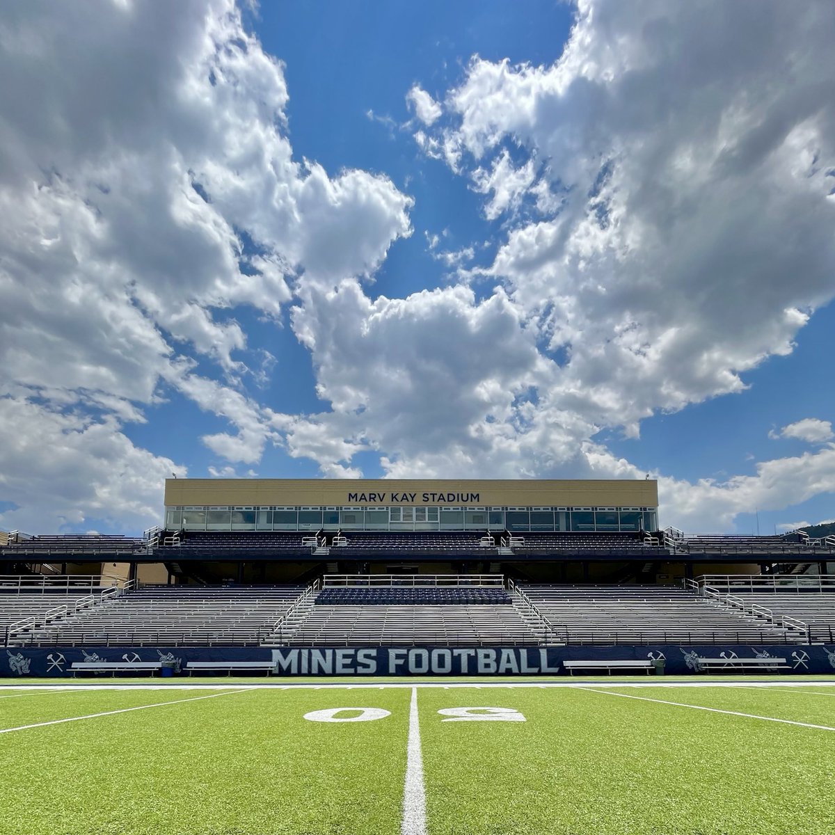 MinesFootball's tweet photo. Summer vibes 😎

#HelluvaEngineer⚒ https://t.co/YmyTZmwDlW