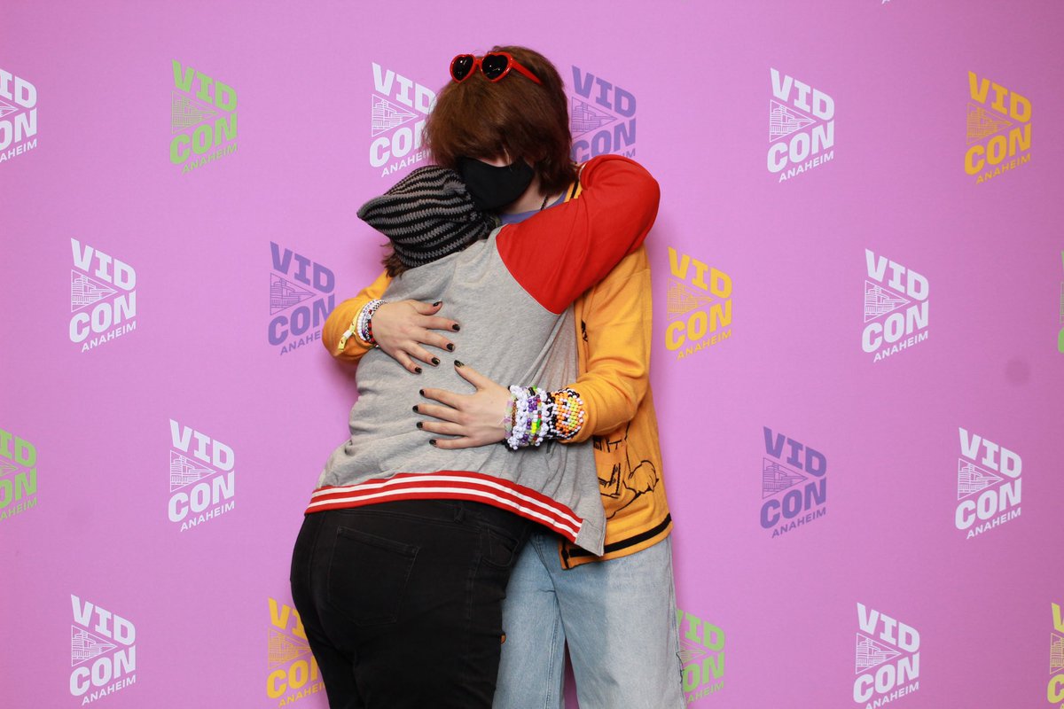 dotmakesdots's tweet photo. met the person that inspired me to make my channel, @Ranboosaysstuff yesterday!! they were the kindest person ever!!! one of the few times meeting ur fav is a good thing, cause you realize just how genuine of a person they are!! thank you for everything ranboo! https://t.co/zed0VnXKFF
