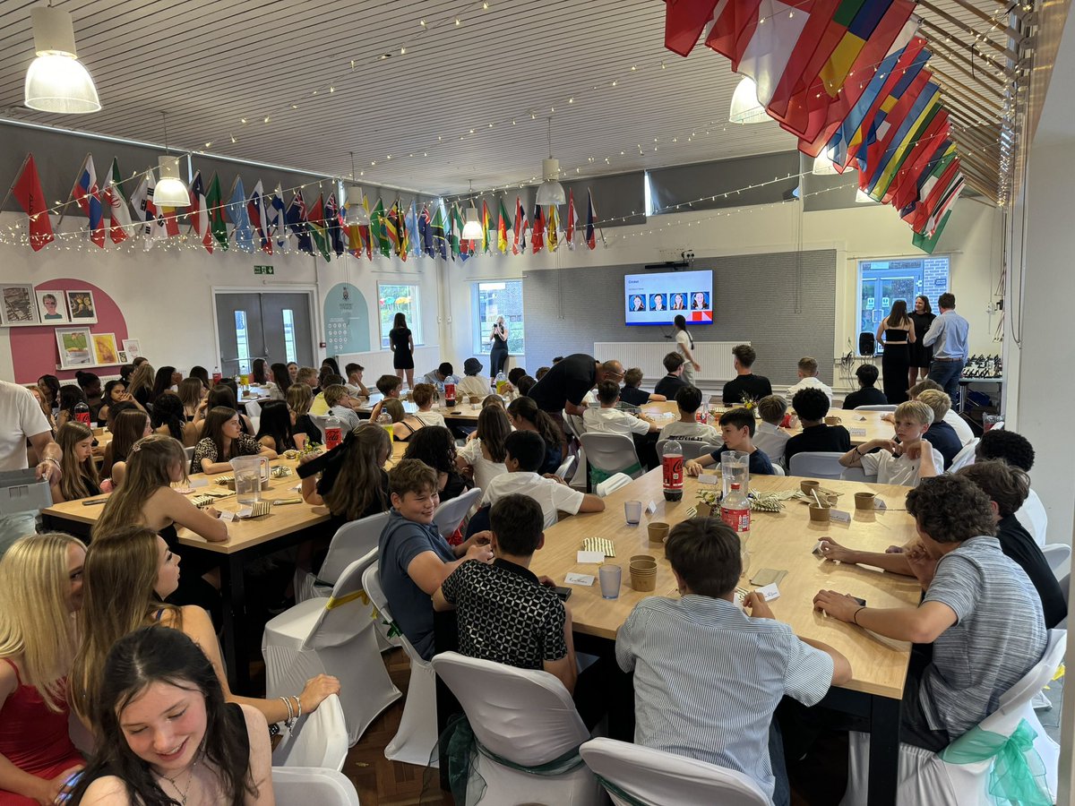 HolyportSport's tweet photo. The infamous @HCDadsClub helping to serve and the lovely Thomas Franks team keeping us well fed.

Absolute legends https://t.co/IdiD7xf32S