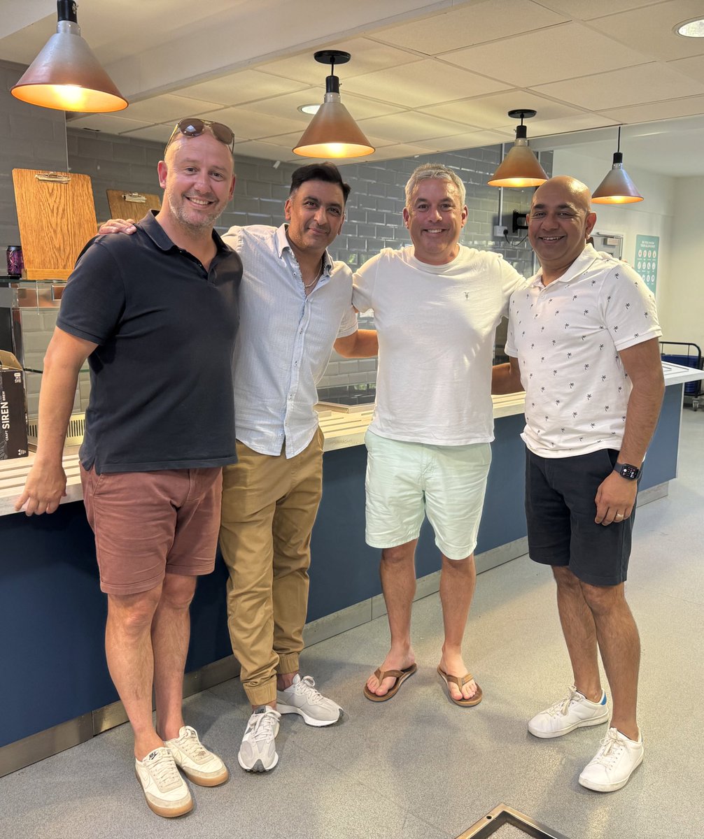 HolyportSport's tweet photo. The infamous @HCDadsClub helping to serve and the lovely Thomas Franks team keeping us well fed.

Absolute legends https://t.co/IdiD7xf32S