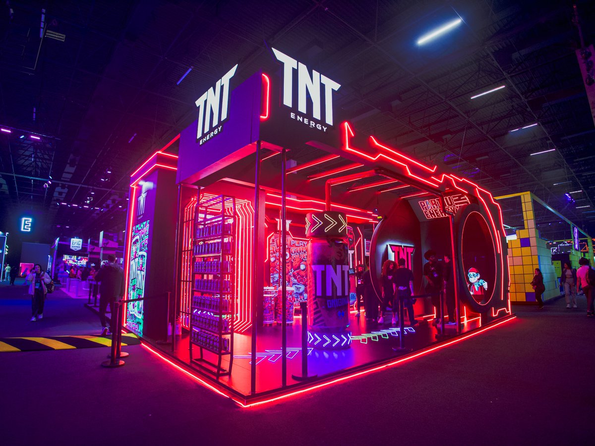 energydrinktnt's tweet photo. E por falar em estande... pra zerar a Gamescom e não perder nada durante o evento, você precisa de muita energia! Vem recarregar a bateria e curtir todas as experiências que estamos proporcionando! 🔋❤ #TNTnaGamescomLatam #PartiuProPlay https://t.co/ikrok3HGop