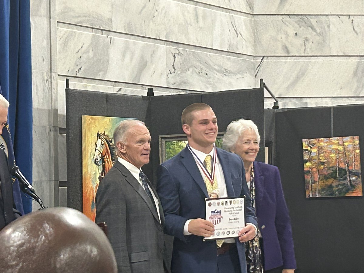 evanelder17's tweet photo. This morning, 4 of my talented teammates and myself, had the pleasure of being selected for the 2024 Kentucky Pro Football Hall of Fame All-Commonwealth Team. Very thankful for this opportunity and grateful for my fellow teammates at Centre College. https://t.co/DqwWxZvst2