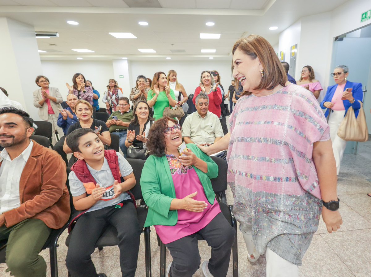 XochitlGalvez's tweet photo. Después de la campaña no somos los mismos, somos mejores.

Con su compromiso, experiencia y capacidad, ustedes marcaron la diferencia.

Tenemos un futuro prometedor por delante. Vamos a seguirle que hay mucho que hacer para rescatar a México.

¡Gracias Irapuato! 🫶🏼 https://t.co/sagzOx1AhM