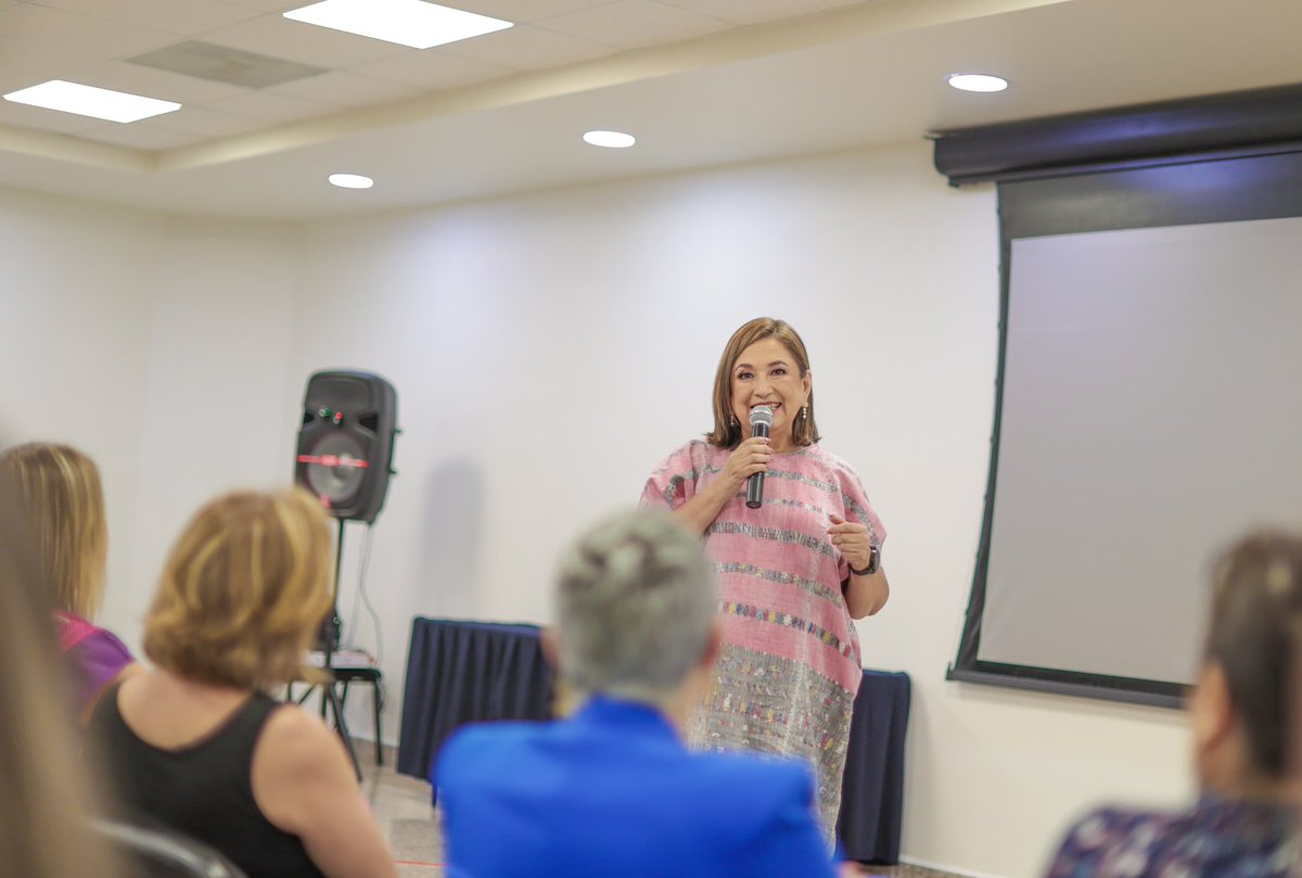 XochitlGalvez's tweet photo. Después de la campaña no somos los mismos, somos mejores.

Con su compromiso, experiencia y capacidad, ustedes marcaron la diferencia.

Tenemos un futuro prometedor por delante. Vamos a seguirle que hay mucho que hacer para rescatar a México.

¡Gracias Irapuato! 🫶🏼 https://t.co/sagzOx1AhM