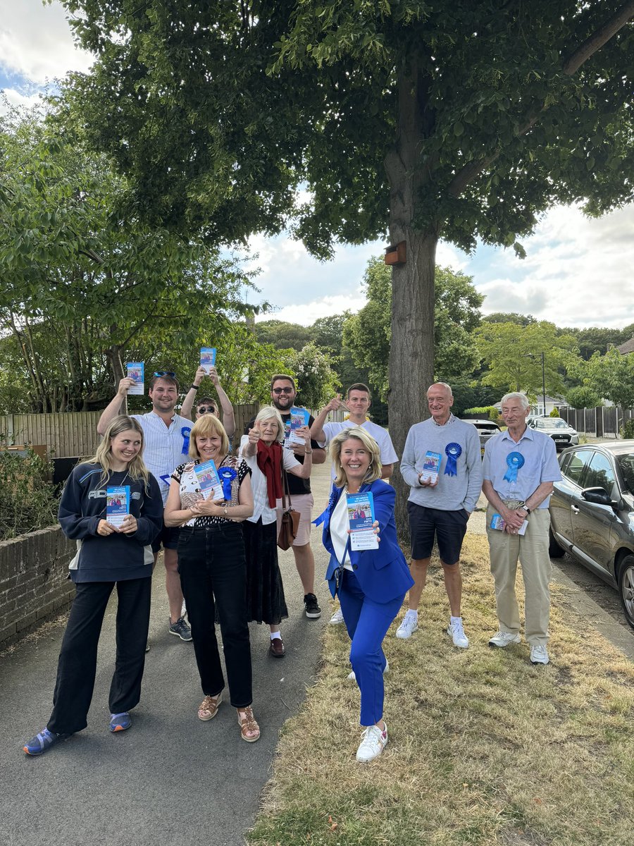 Anna_Firth's tweet photo. 🦸♀️Firth team at full force today in #Prittlewell, #StLukes and #Belfairs!
☕️Quick detours today including a coffee break at St. Peter’s church and a successful browse at Peaceful Place charity shop 🛍️#VoteAnnaFirth
#AnnaFirth4SouthendWestandLeigh
#GeneralElection2024 https://t.co/S0neX9BOsn