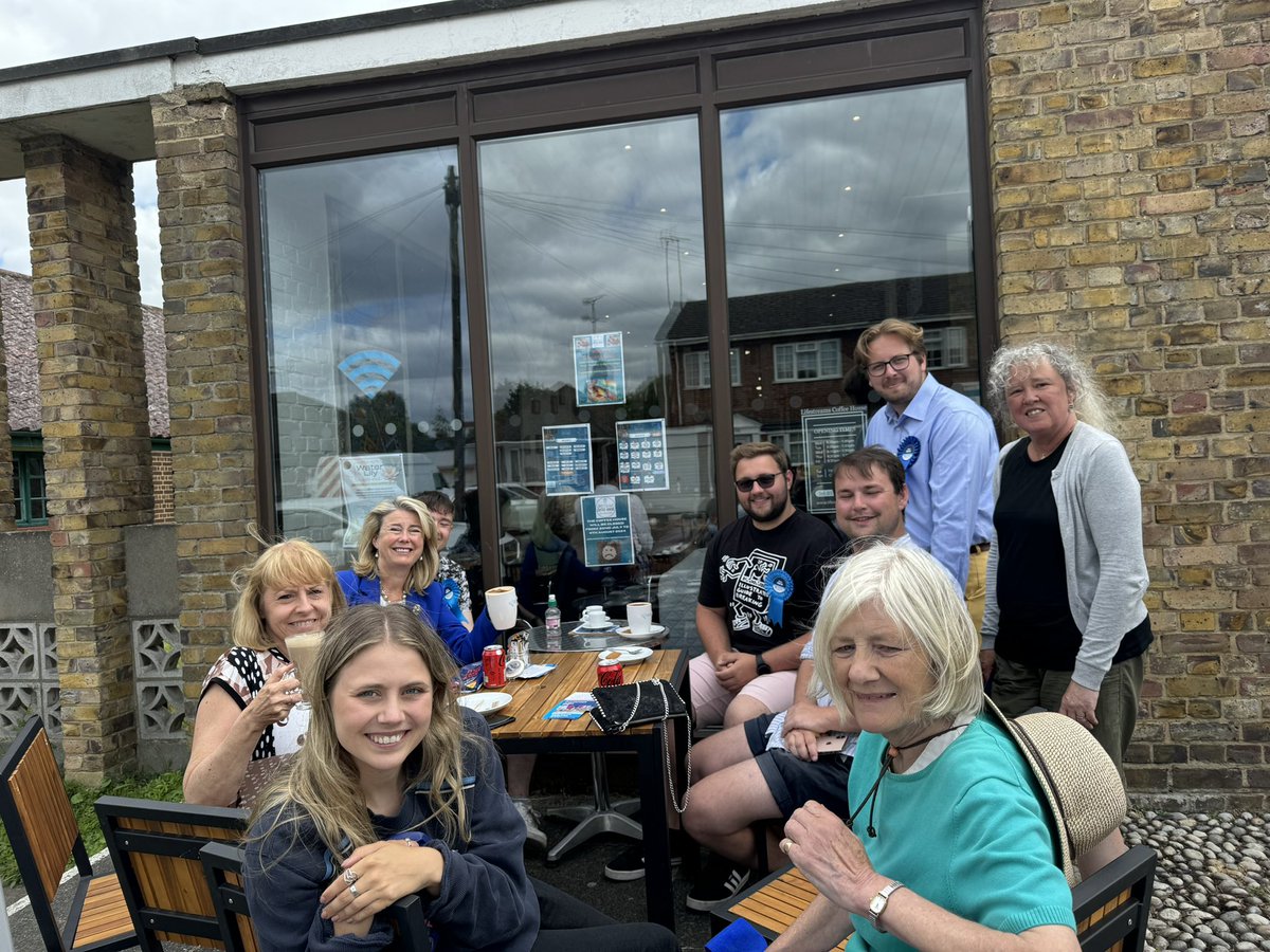 Anna_Firth's tweet photo. 🦸♀️Firth team at full force today in #Prittlewell, #StLukes and #Belfairs!
☕️Quick detours today including a coffee break at St. Peter’s church and a successful browse at Peaceful Place charity shop 🛍️#VoteAnnaFirth
#AnnaFirth4SouthendWestandLeigh
#GeneralElection2024 https://t.co/S0neX9BOsn