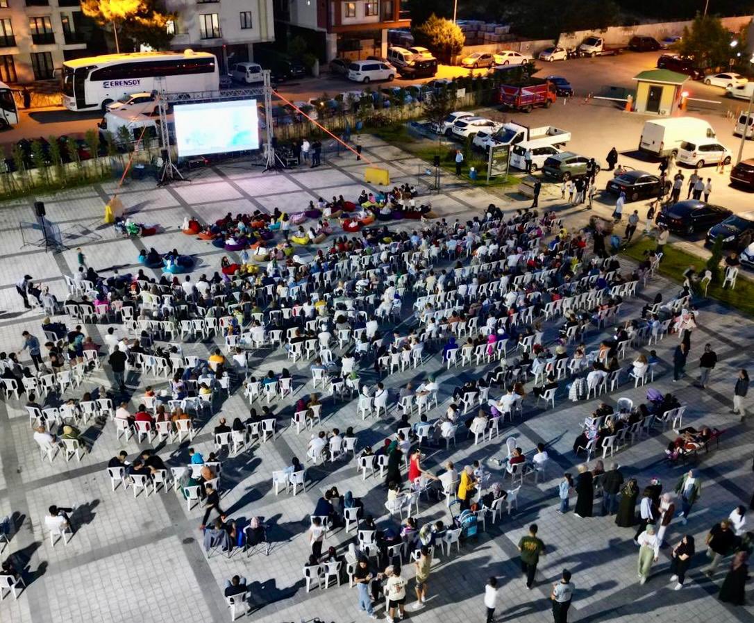 alitombastr's tweet photo. Hemşehrilerimizle açık hava sinema keyfi 🎞️🍿 https://t.co/x8fye2FLWJ