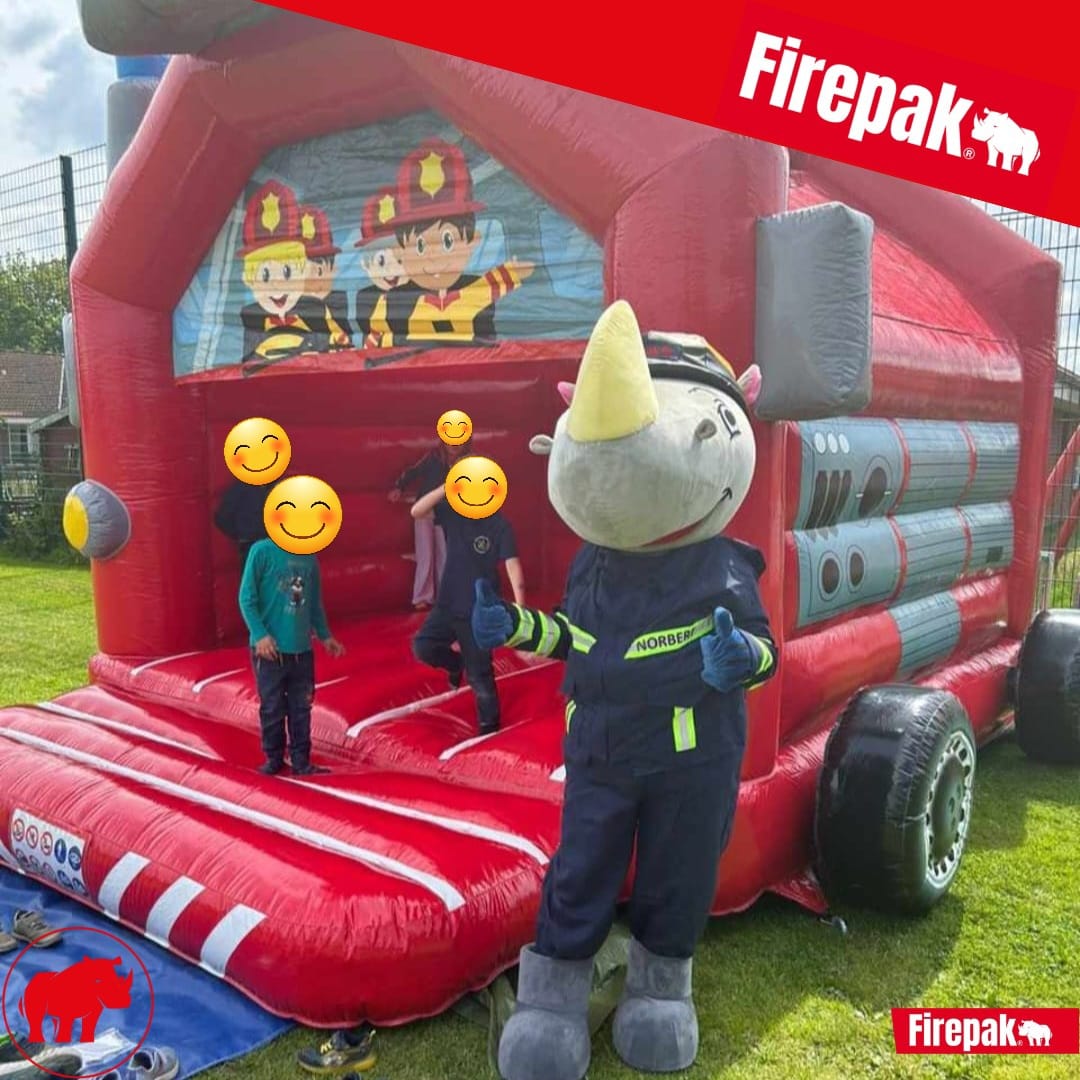 Firepak_de's tweet image. Ein schönes #Sommerfest ist ein wichtiger Faktor, um das Interesse für #Feuerwehren zu wecken, deshalb kommt unser Maskottchen Norbert sehr gerne, um die Kinderaugen strahlen zu lassen

Scheut Euch nicht, sondern kontaktiert uns.

💡firepak.de/Nashorn-Norber… 

#ff #ehrenamt