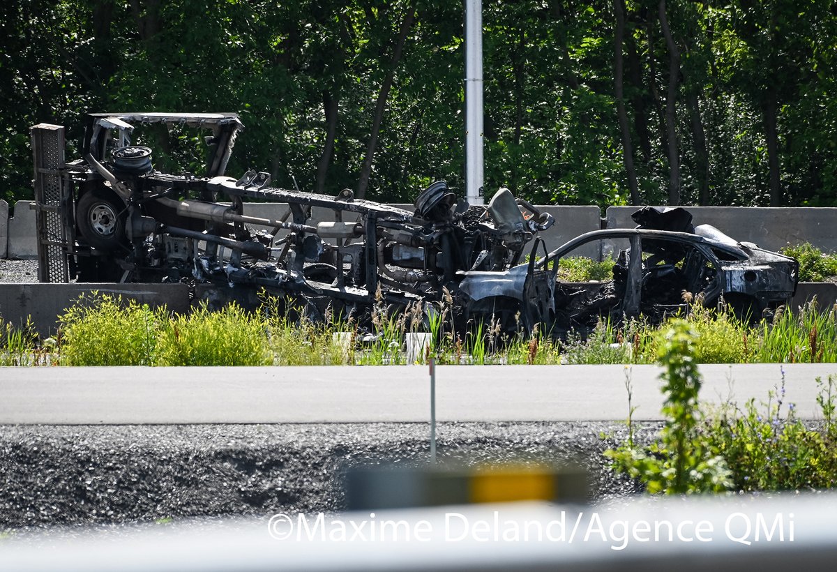 MaxDelandQMI's tweet photo. SUIVI Tragédie sur la #R335 à Laval: Il ne reste presque plus rien des deux véhicules impliqués dans la collision initiale. https://t.co/AZP3FE2TCR