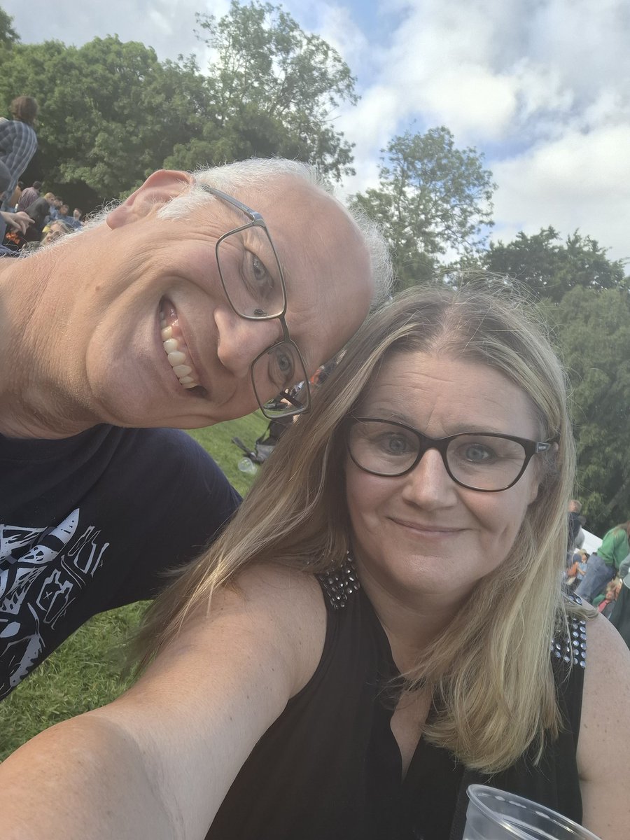 Natematics's tweet photo. Suede and the Manics #Llangollen #manicstreetpreachers What a week.  
 Out out tonight. 
@Manics Never seen them live. Always wanted to. May cry when A Design for Life comes on. #wrexham #CymruAmByth #boyos #suede https://t.co/Q41QYErsna
