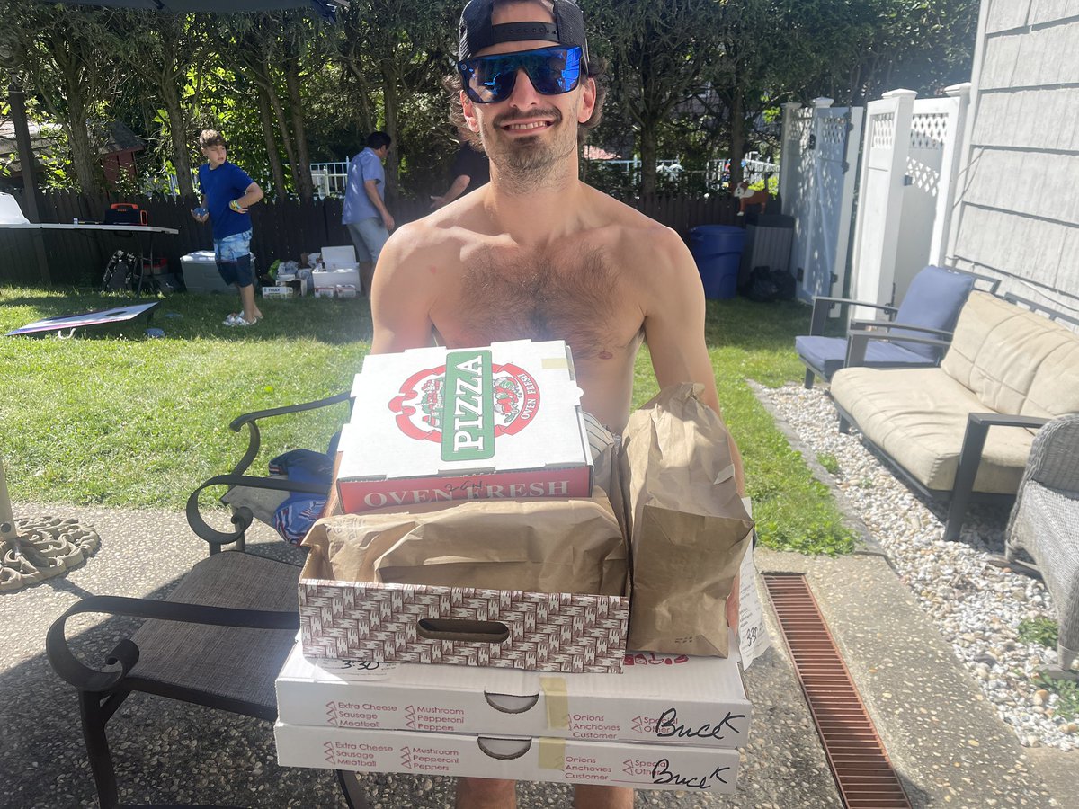 TarquiniusJ's tweet photo. Salโs Pizza ๐ just made a delicious delivery!!! Thanks to @jrockFAL for walking it in!!! I see you ๐ @TheScottyMoose #BabsBash #ThanksSAL https://t.co/oiHLQKz7Fv