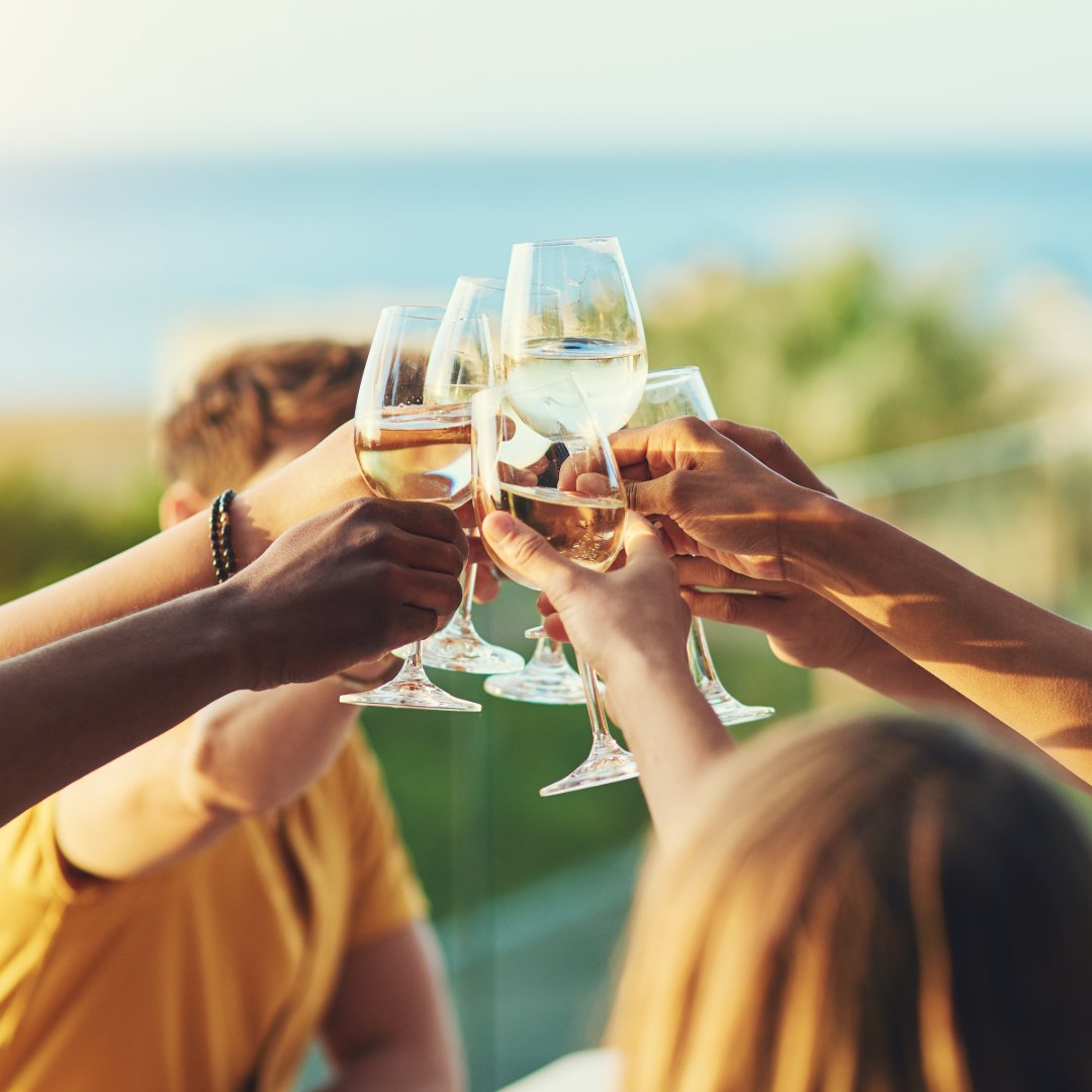 Cheers to the weekend and some great times spent in even greater company! ☀️