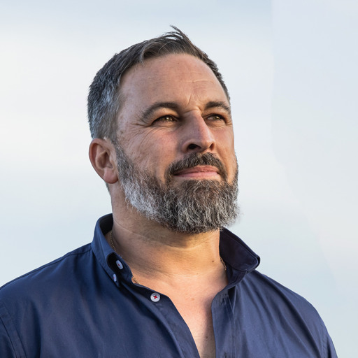 Aquí tenéis un Mena asustado que huye de la muerte y el hambre,no,ellos no te roban como dice Santi, Abascal se ha subido el sueldo un 25%..Ha traspasado 9 millones de euros de Vox a una fundación privada que preside el mismo..Ya sabes quién te roba y se descojona de tí.