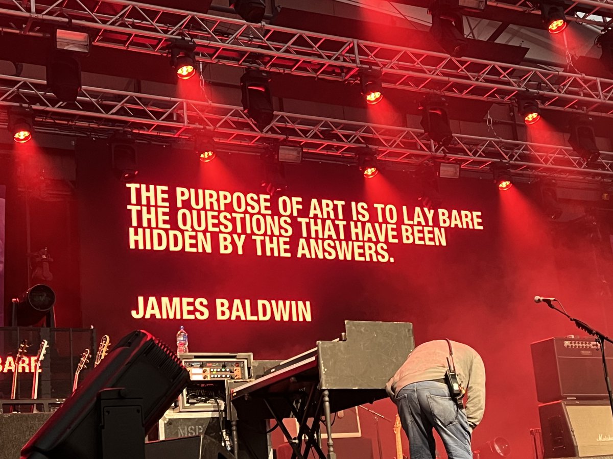 FDForum's tweet photo. 📷| Manic Street Preachers - Llangollen International Musical Eisteddfod 🏴󠁧󠁢󠁷󠁬󠁳󠁿 28/06/2024

#ManicStreetPreachers | @Manics https://t.co/Tj01sVMJNA