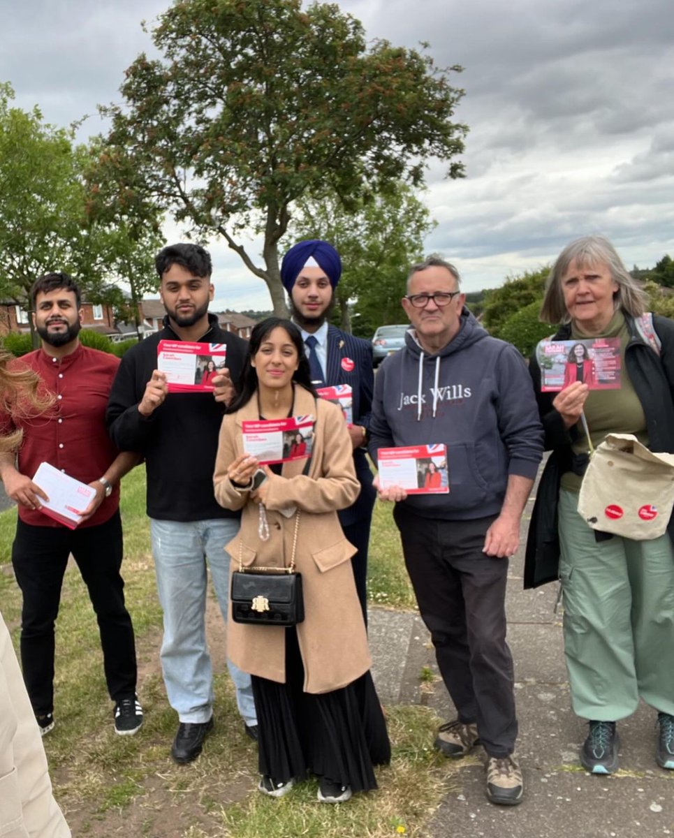 🌹 West Midlands Young Labour members on the doorstep!! So proud of them all.