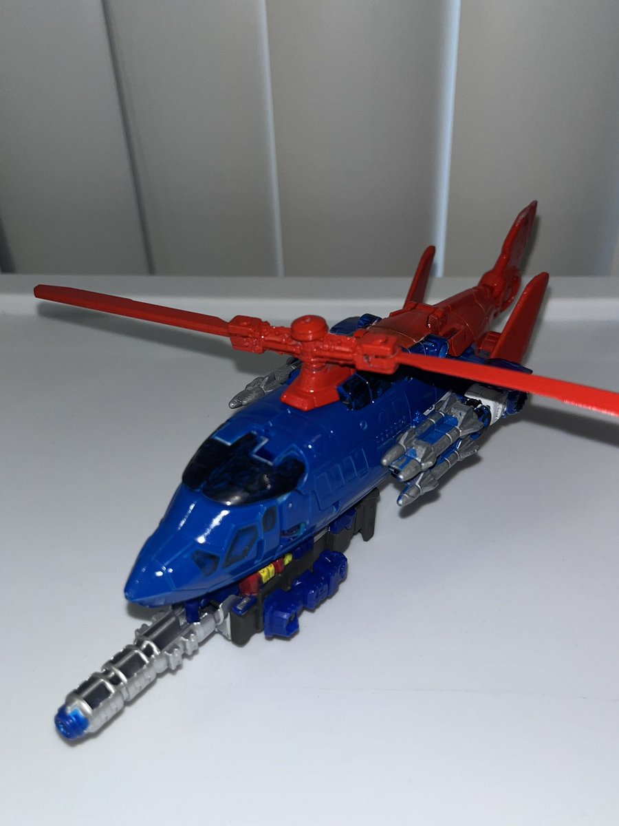 PW_DracoAzul's tweet photo. Based on art by @titangoji, my friend Steve Thao made a customized Draco Azul Transformers figure out of Combiner Wars Alpha Bravo!
#FanArtFriday #DracoAzul #primalwarriordracoazul #Transformers https://t.co/81dNFTJqjJ