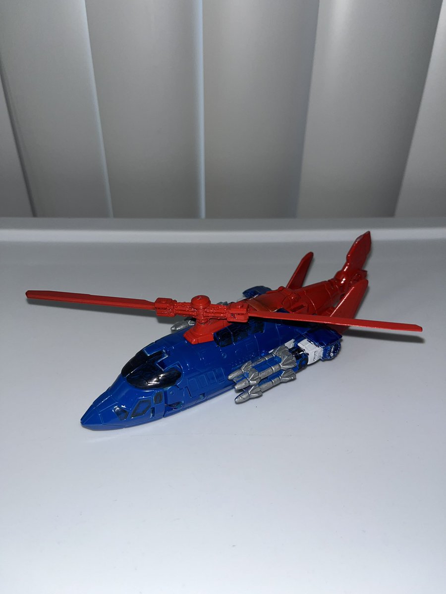 PW_DracoAzul's tweet photo. Based on art by @titangoji, my friend Steve Thao made a customized Draco Azul Transformers figure out of Combiner Wars Alpha Bravo!
#FanArtFriday #DracoAzul #primalwarriordracoazul #Transformers https://t.co/81dNFTJqjJ