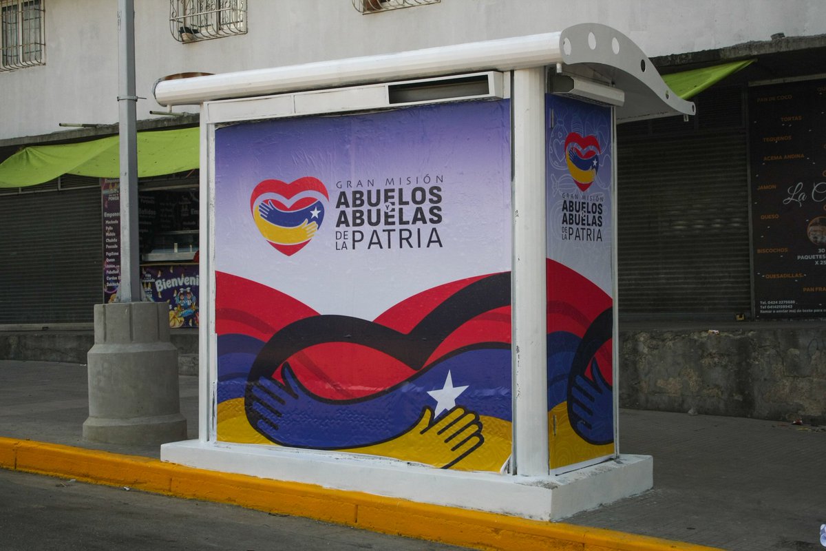 #Deinteres || Recorrido y levantamiento de la economía popular en la Av. México y recorriendo también los kioscos rehabilitados. 

<a href="/nicolasmaduro/">Nicolás Maduro</a> 
<a href="/carmenmelendezr/">carmen melendez</a> 
@alcadiadeccs 
@elchino_cordero

#caracasbella #controlurbano #loquediganicolas❤️
