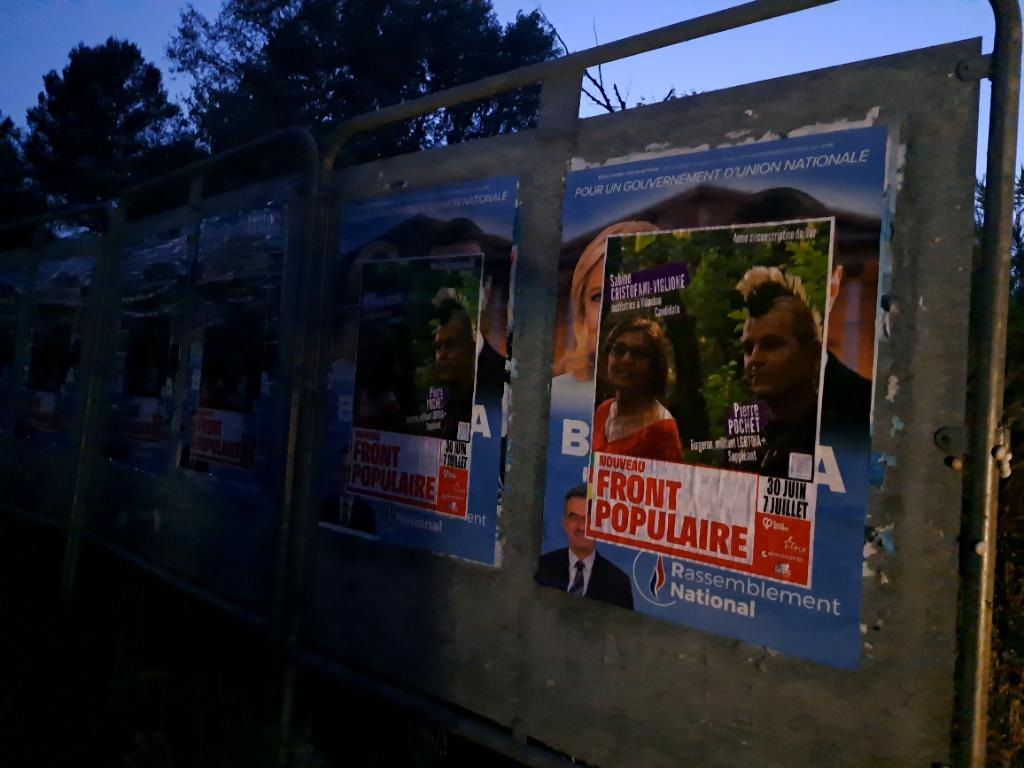 sab_cristofani's tweet photo. Et ça colle, et ça colle ! #nouveaufrontpopulaire #vidauficoeurduvar #contrelextremedroite #contremacron https://t.co/cvJaCQrcV8