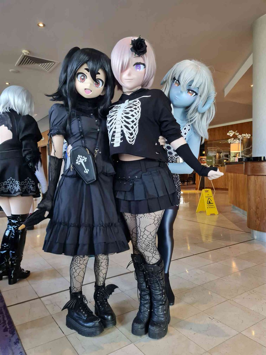 alien photobomb
R <a href="/Kigu_Eve/">Eve, Blossoming Kig</a>
L <a href="/Kikigurumi/">🕷 Kiki 🕷</a>