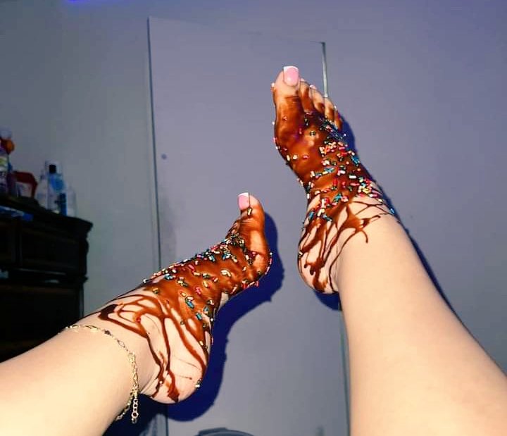 Mi marido me dijo que se le antojaba algo muy Rico con chocolate y chispas de sabores...Inmediatamente yo 😛😛😋😋🤭🤭😍😍💖💖