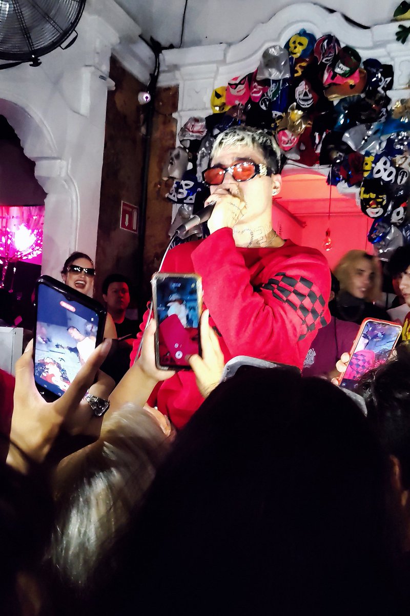 #FelizViernes ツ

"Tú estás aquí a un lado mío"...

⏸️ VENDRÁS 
🎧 open.spotify.com/album/5GKG9gBC…
🎬 youtu.be/wOF1RJsuNzo?si…

#ElSanti #Spotify #YouTube
#Deezer #AppleMusic #Tidal