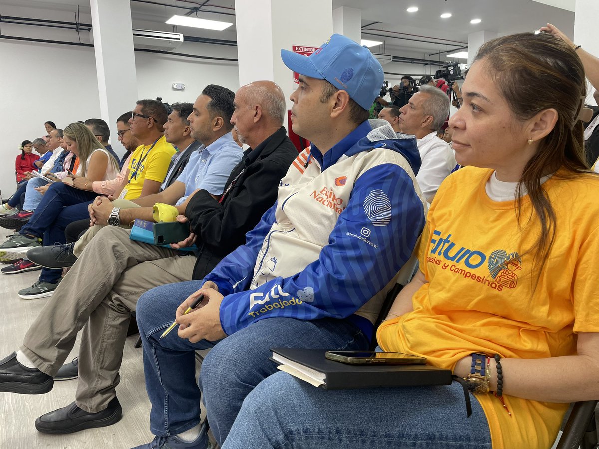 EdisonB25's tweet photo. La transformación económica de la Patria es la oportunidad de construir la visión real de las potencialidades y las oportunidades en nuestro territorio, donde los trabajadores (as)  son la columna vertebral para impulsar un nuevo modelo de gestion productiva - autosustentable. https://t.co/gnzxsJnu3c