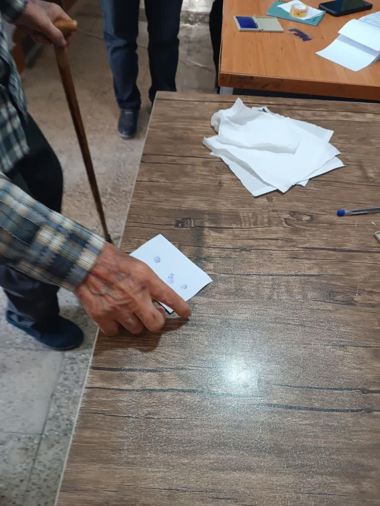 شهدا با قطره قطره خون خودشون پای وطن موندن و ما با برگ برگ آرا خودمون 
در آخرین لحظات برای ایران بشتابید.
#به_علاوه_یک