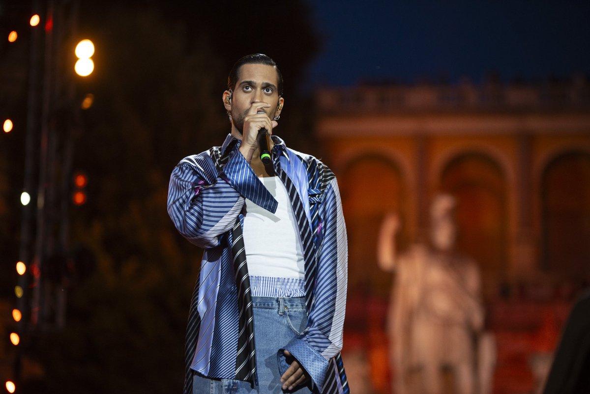 timsummerhits's tweet photo. Mood della serata: cantare a squarciagola ✨

Ph: Pamela Rovaris

#TIMSummerHits https://t.co/UnCc7J6uRM