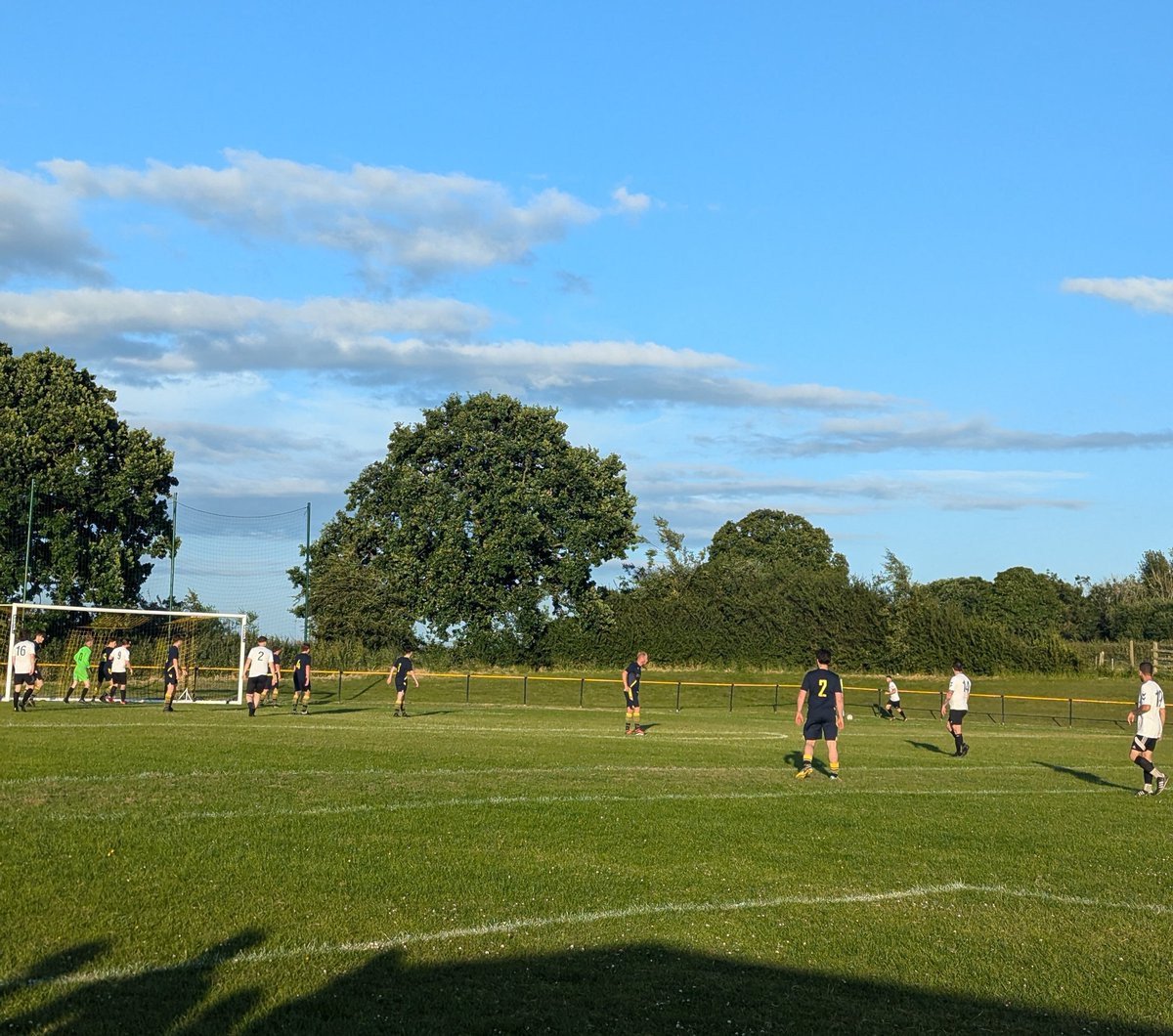 A lovely evening at the Argoed sees our reserves return to action against @NW_Harriers. The Harriers nicked it with a late winner to make it 1-2 against a young Isa side. <a href="/TheOllieHowarth/">Ollie Howarth</a> with the Isa goal. Pleasing to see 6x U19 players involved once again. #uptheisa 🟡⚫