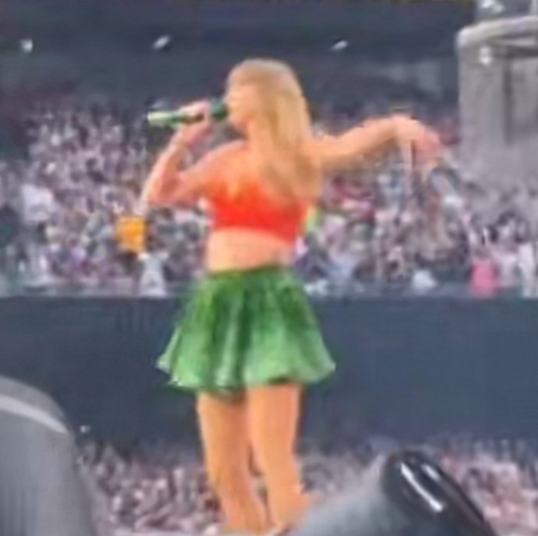 _BiancaBB__'s tweet photo. 1989 OUTFIT FOR DUBLIN NIGHT 1

#DublinIrelandTSTheErasTour  #TSTheErasTour  #TSTheErasTourDublin #DublinTSTheErasTour #ErasTour #DublinTSTheErasTour #dublin #TaylorSwift #TaylorSwiftErasTourDublin https://t.co/UNUhSwcIzB