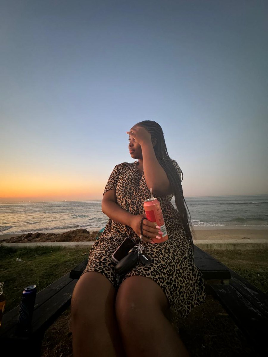 heyitszeesaysss's tweet photo. @brutalfruitsa Enjoyjng the Friday night sunset with my favorite #TheLuxurySpritzer 🥂 #SpritzerPicOfTheMonth.. Run don't walk ladies, enjoy 🥂🥰 #CelebrateTheMoment https://t.co/L9unKegzhn
