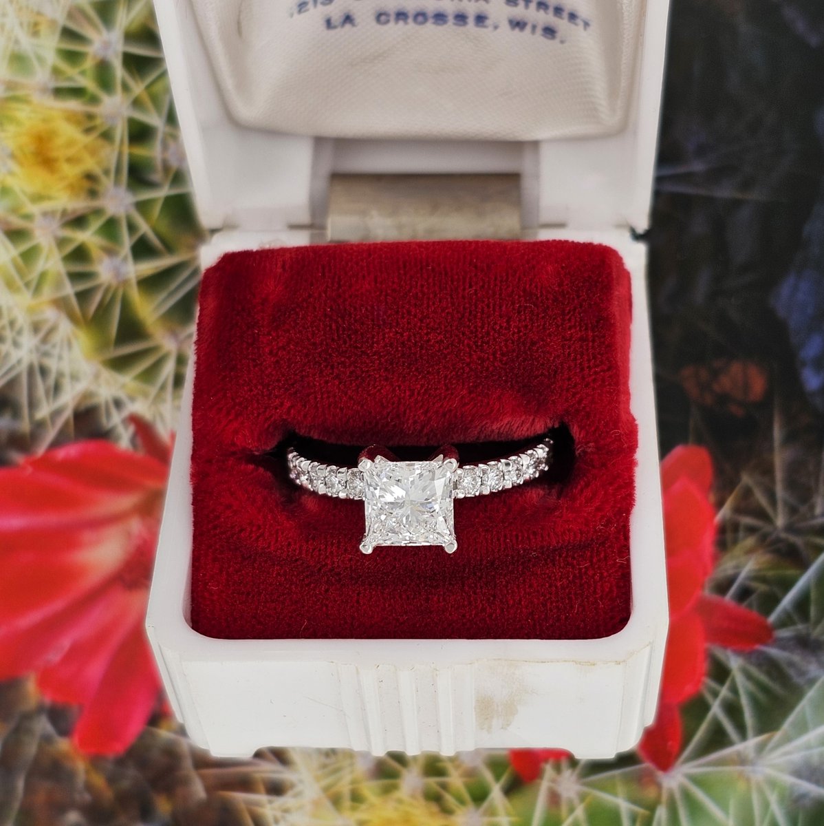 mjewellerslax62's tweet image. This statuesque princess cut engagement ring is has phenomenal sparkle *.:｡✧*.｡#customring #princesscut #markjewellers