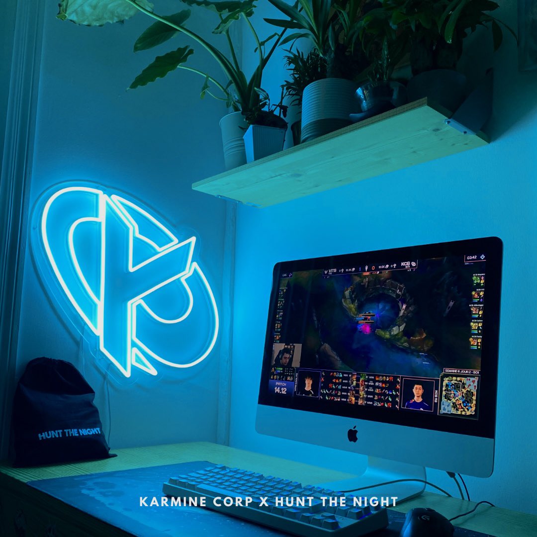 HuntTheNight's tweet photo. À tous les fans dévoués qui vivent chaque match avec passion, illuminez votre setup avec nos néons exclusifs et ressentez l’énergie de la Karmine Corp à chaque instant. 

#KCWIN #KCORP https://t.co/WyQ0ZR129a