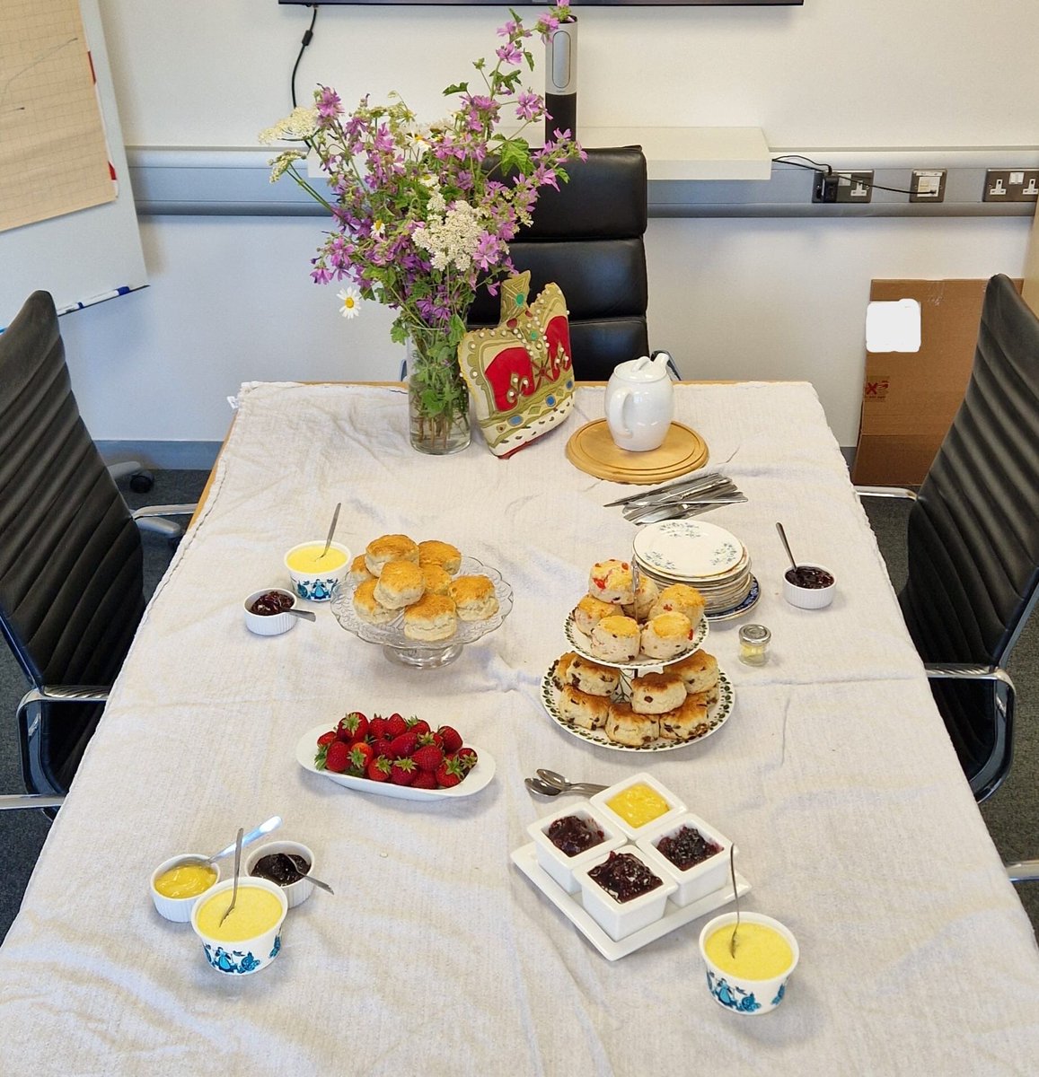 It's the 10th #NationalCreamTeaDay - what better excuse than to take a break and chat over a cuppa? 😋☕️