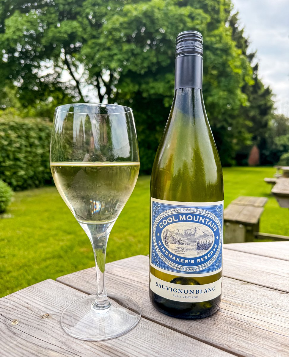 _The_LP's tweet image. 5 o'clock on a Friday only means one thing... wine time! 

#TheLewisPartnership #Stafford