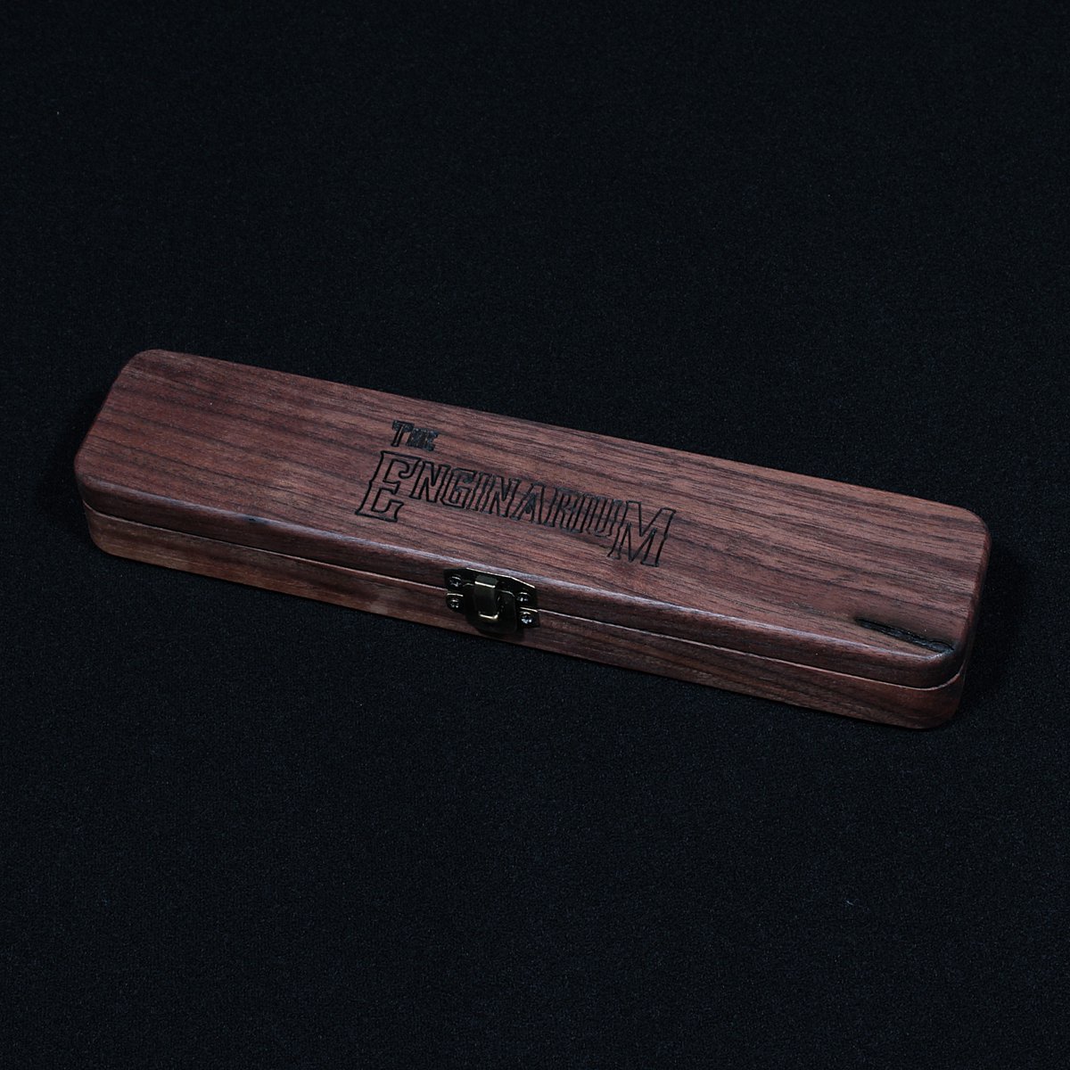 TheEnginarium's tweet image. New dice boxes in solid walnut. First batch with brass fittings and custom cut EVA foam inserts. Will be added to the shop soon or hit the custom order button and design your own adding your name, team, or logo!

#dicebox #tabletopgames #custom