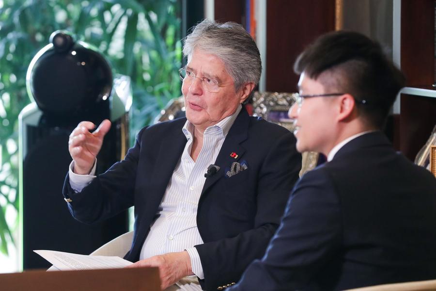 La propuesta #china de construir una comunidad de #futurocompartido para la humanidad alienta el esfuerzo de todas las naciones por lograr un mundo de paz y de igualdad, afirmó el expresidente de #Ecuador <a href="/LassoGuillermo/">Guillermo Lasso</a>, en entrevista exclusiva con #Xinhua ➡️