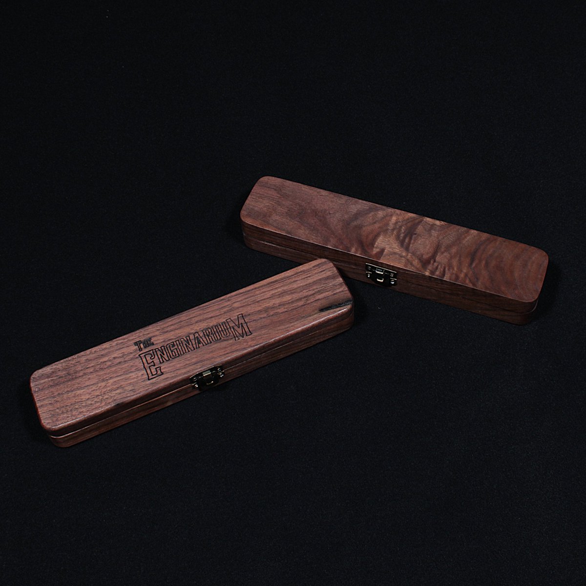 TheEnginarium's tweet image. New dice boxes in solid walnut. First batch with brass fittings and custom cut EVA foam inserts. Will be added to the shop soon or hit the custom order button and design your own adding your name, team, or logo!

#dicebox #tabletopgames #custom