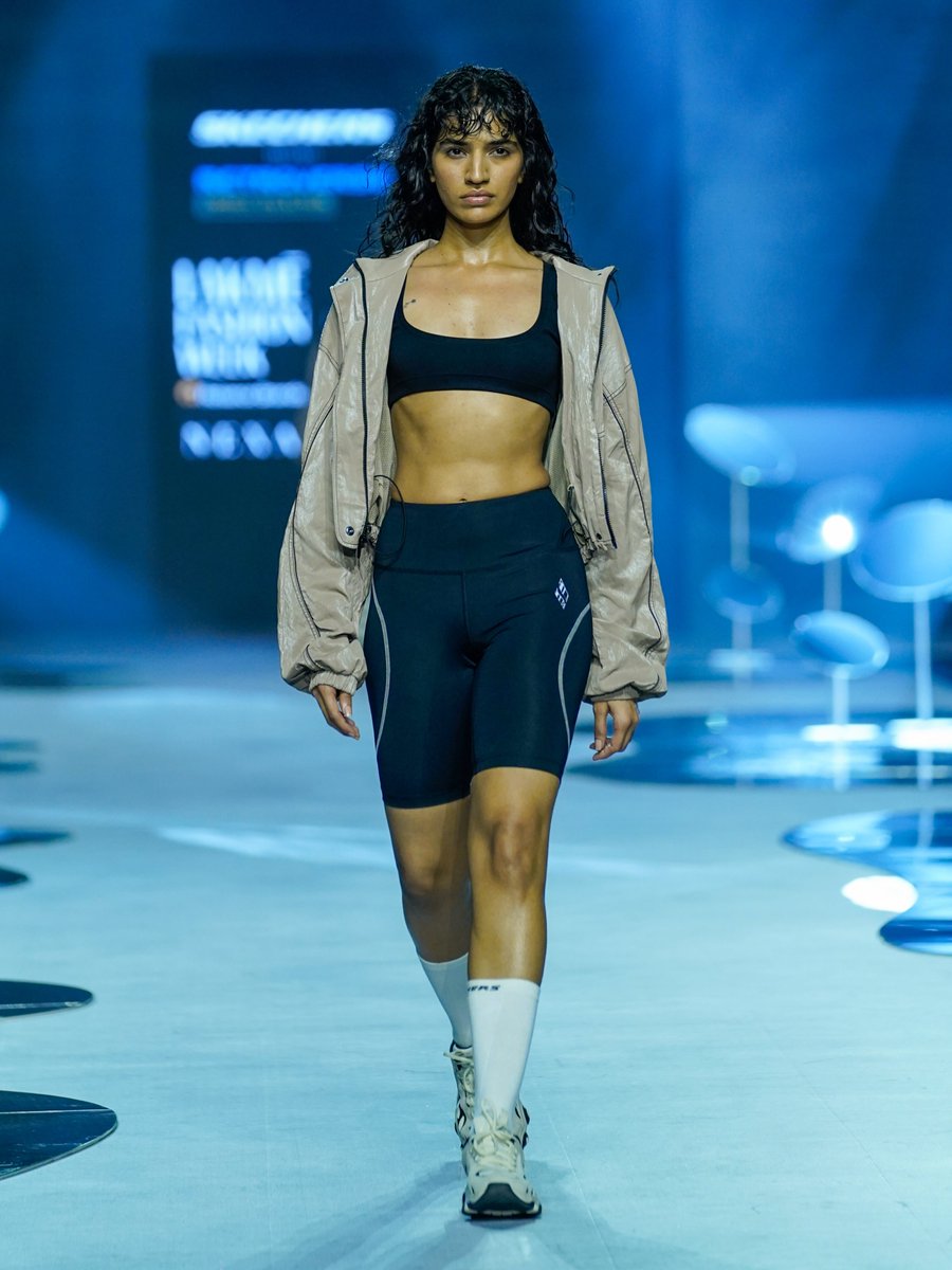 SkechersIndia's tweet photo. 90’s aesthe-tick ✔️🔥

Shop select styles from Skechers #Retroverse collection now! Visit: https://t.co/KdUwcDU1lr

#SkechersIndia #NewCollection #90sStyle #LimitedEdition #FashionWeek #RetroStyle #SkechersApparel #OOTD #Outfits #Skechers https://t.co/PQfru4iYiX