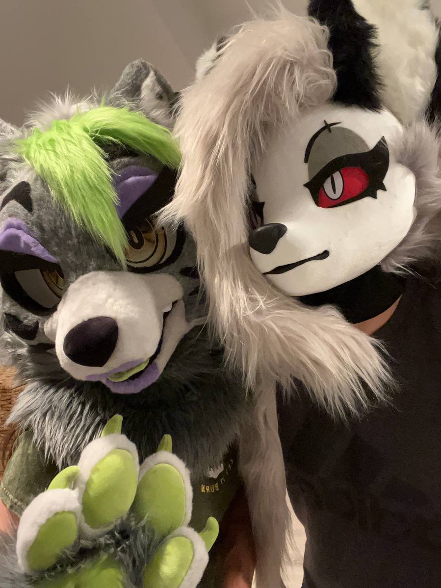 krozco's tweet image. Fursuit Friday with Loona and Roxy! 🔥🎸

Thank you ALL for 1000 Followers! Love each and every one of you and if you haven’t followed yet… JUST DO IT 😡