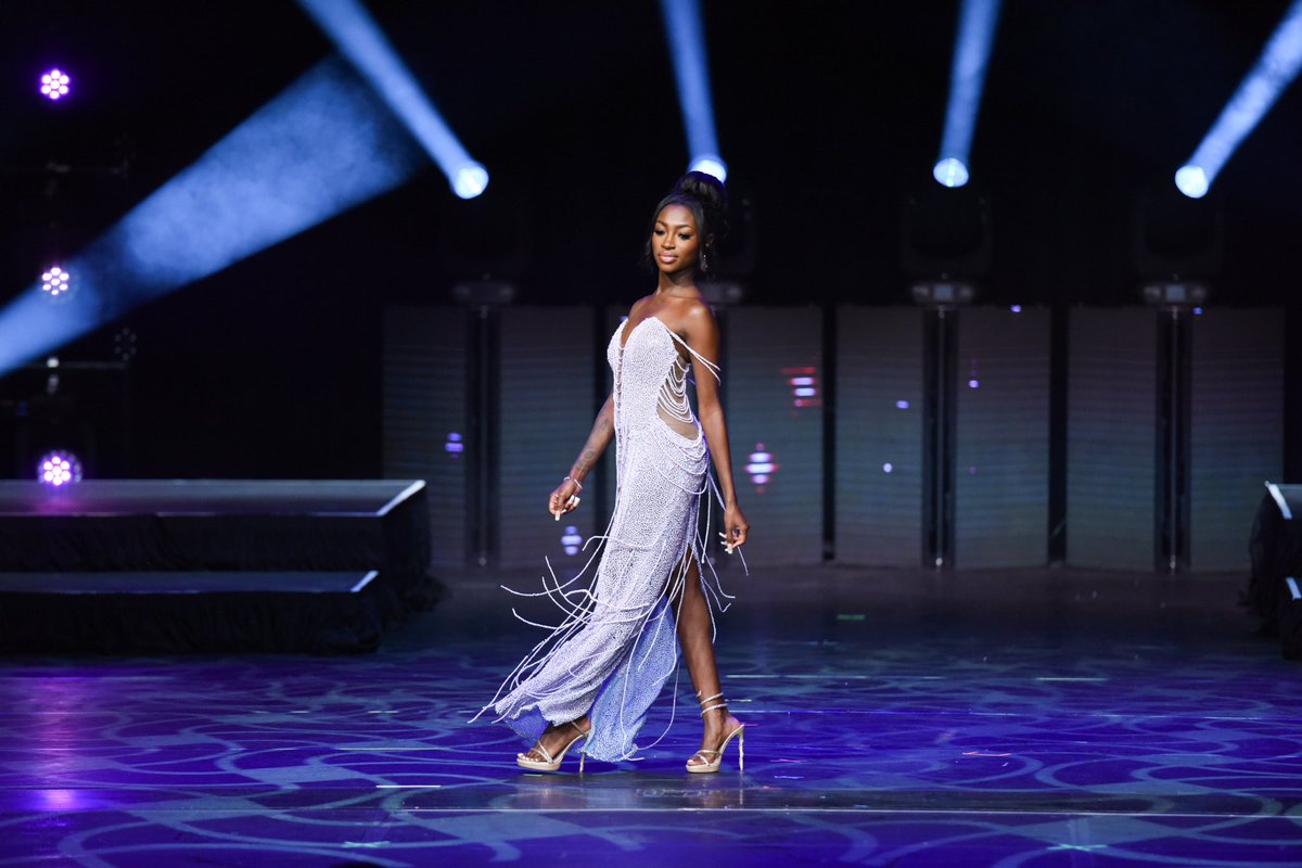 autumnsimone's tweet photo. Self esteems drop every time I show up 👸🏾.  THANK YOU @ThegirlJT https://t.co/VePa19yLgl