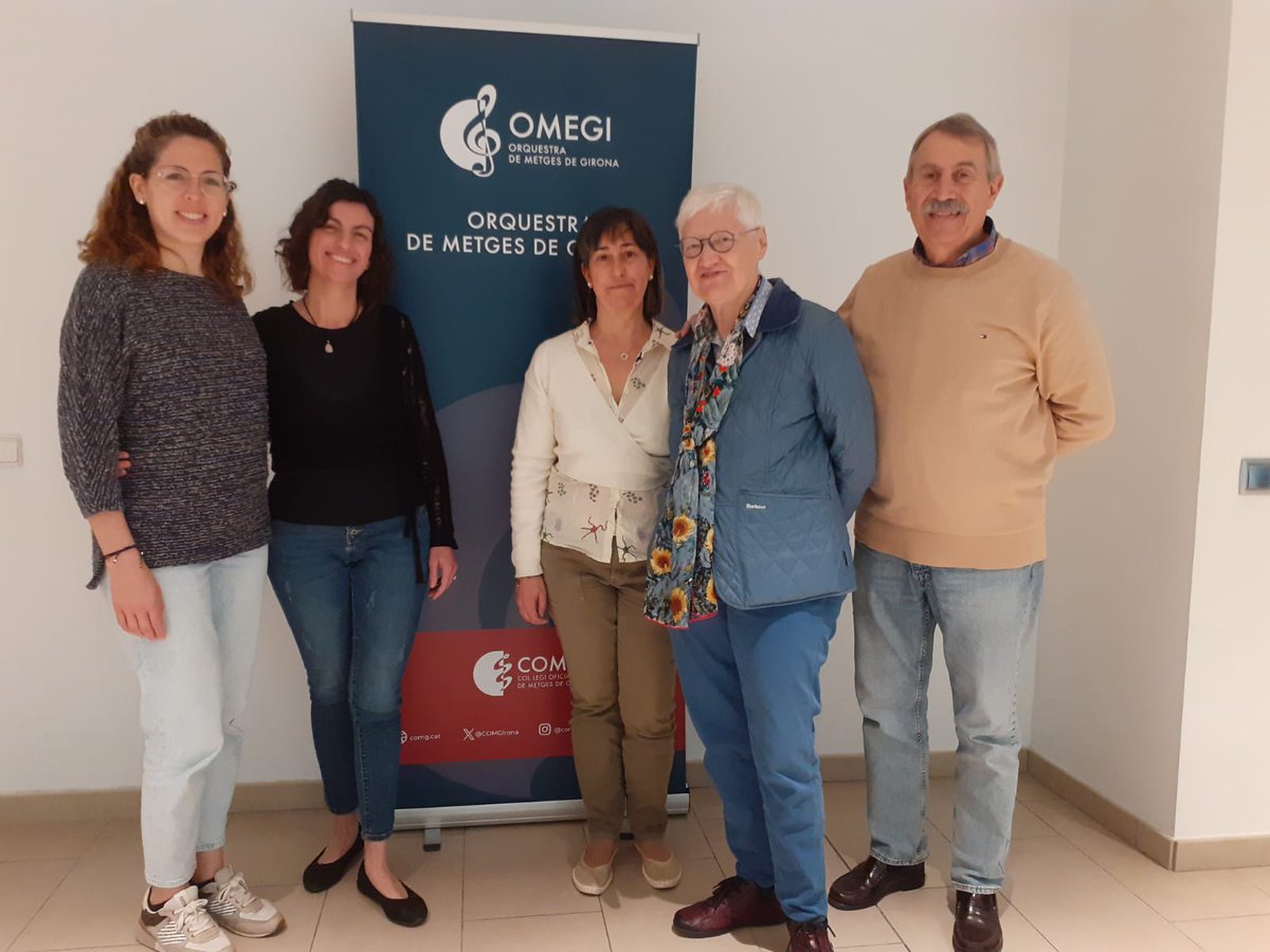 COMGirona's tweet photo. Aquí una petita part dels membres de l'orquestra de metges de Girona #OMEGI que tocarà el pròxim 6 de juliol a les 20.00 h a la @CatedralGirona. Us hi esperem!
👉🔗 Programa del concert i inscripcions: https://t.co/QoJosnYhyV https://t.co/d09ejFYpId