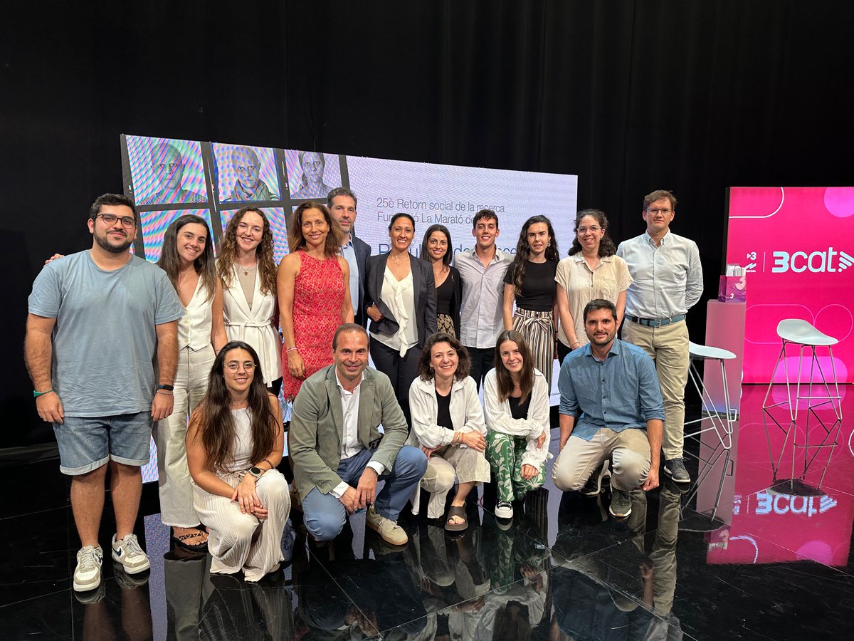 MaiteErguin's tweet photo. Ahir vam assistir al Acte de Retorn Social de la Recerca de la Marató 2018 (càncer) @som3cat, on es van presentar els resultats aconseguits gràcies a la solidaritat de la gent. El nostre grup d'Hematologia Experimental i altres grups a @VHIO  han participat en alguns projectes👏 https://t.co/YTPns3XQgj