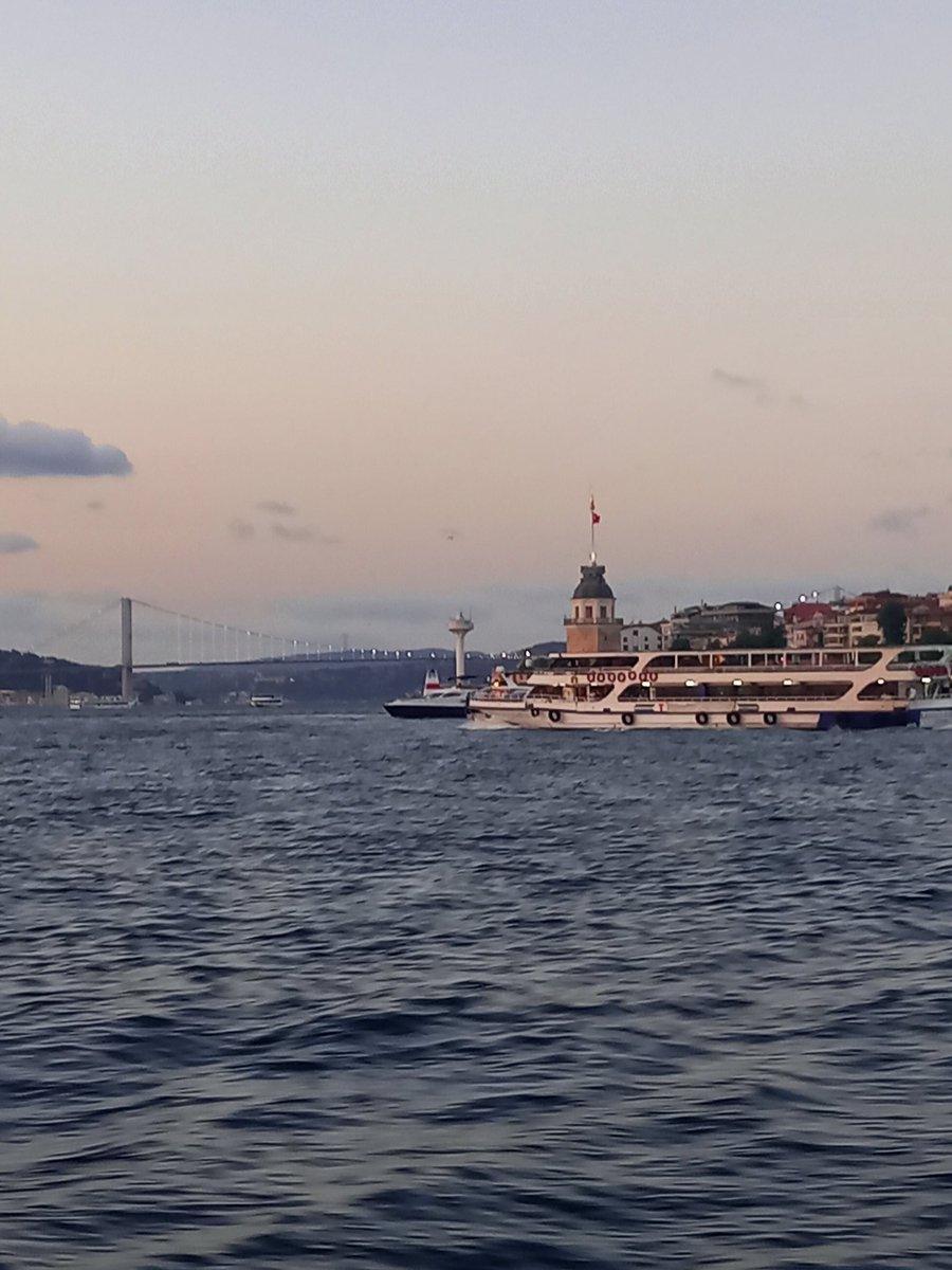 Bazen bir cümle göçe tabi tutar içindeki her güzel şeyi ..