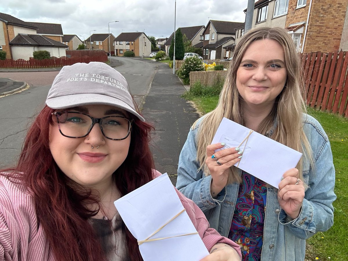 StevenBonnarSNP's tweet photo. Getting round with our letters ensuring we ‘Get Out The Vote’ for @theSNP in #Coatbridge and #Bellshill.

Change isn’t on offer from Labour

Real change for communities like
ours and Scotland will come with independence 🏴󠁧󠁢󠁳󠁣󠁴󠁿

Vote for it ❌
#VoteSNP #GE24 https://t.co/kNoTz1xsiD