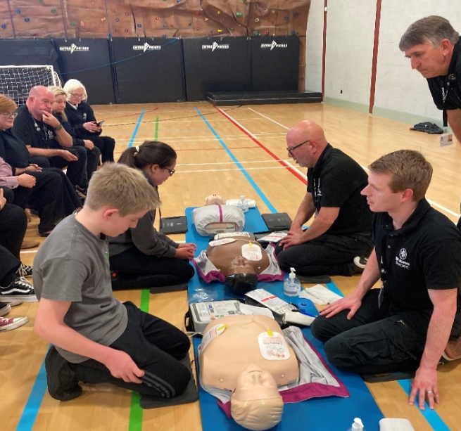 St John Scotland Ayrshire and Arran team delivered a bystander CPR and defibrillator awareness session to the Cumnock Area Police Scotland Youth Volunteer Group at Dumfries House.

#savinglivestogether #CPR #learnCPR #defibrillator #volunteers